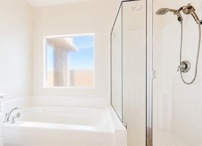 Building Photo - 4780 Lorenzo Way