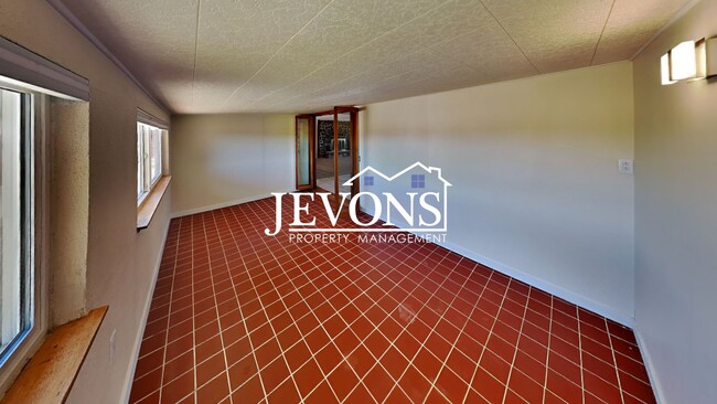 Building Photo - Water and sewer included! Comfortable 3-be...