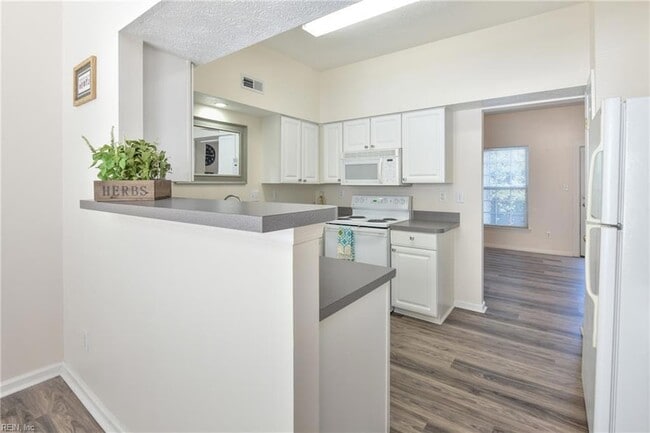 Building Photo - 1531 Creek Ct