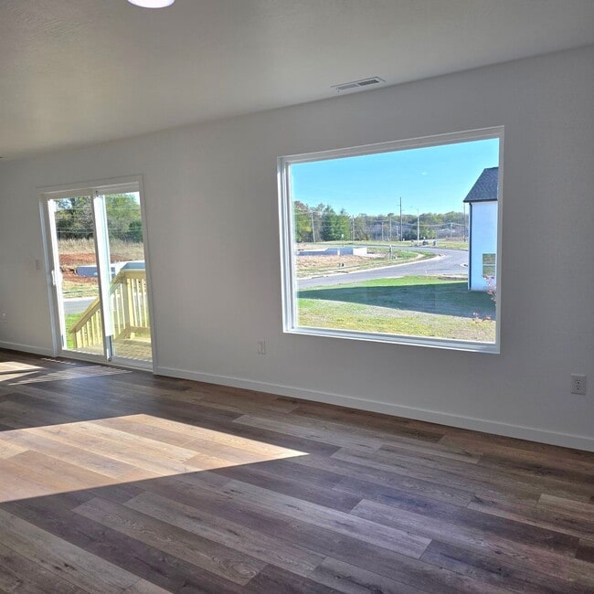 Building Photo - Brand New 4 Bedroom Home