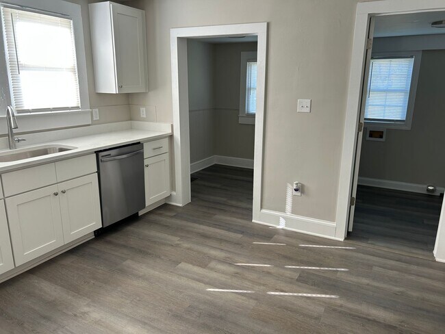 Building Photo - 2923 Old Greensboro Rd