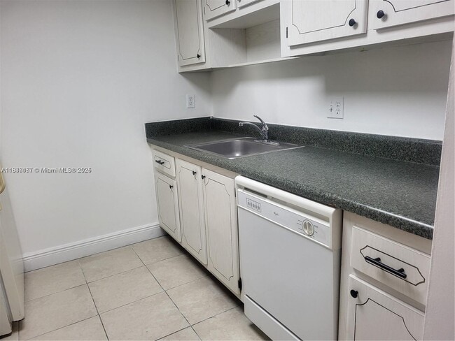 Building Photo - 14301 N Kendall Dr
