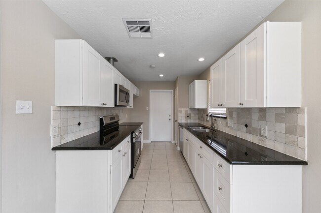 Building Photo - 1710 Foxwood Ct