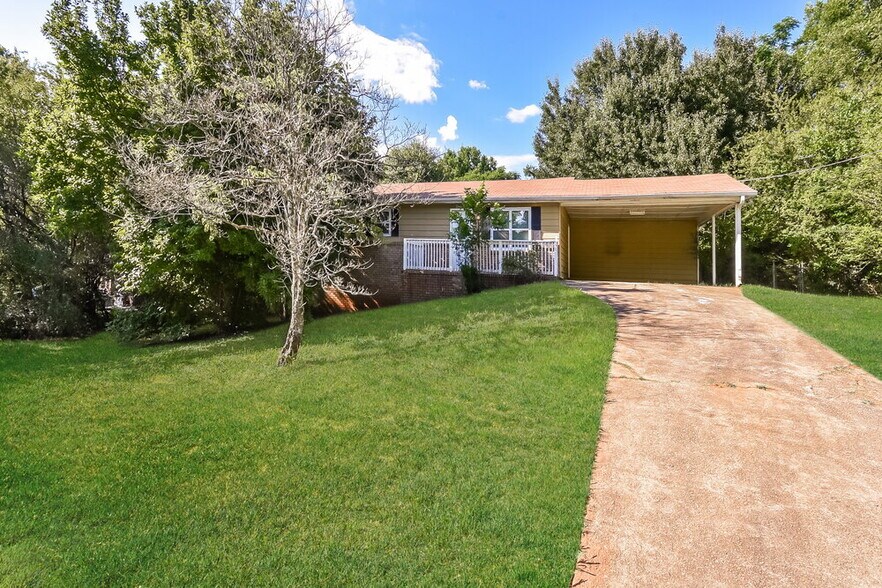 Building Photo - 8888 Northview Dr