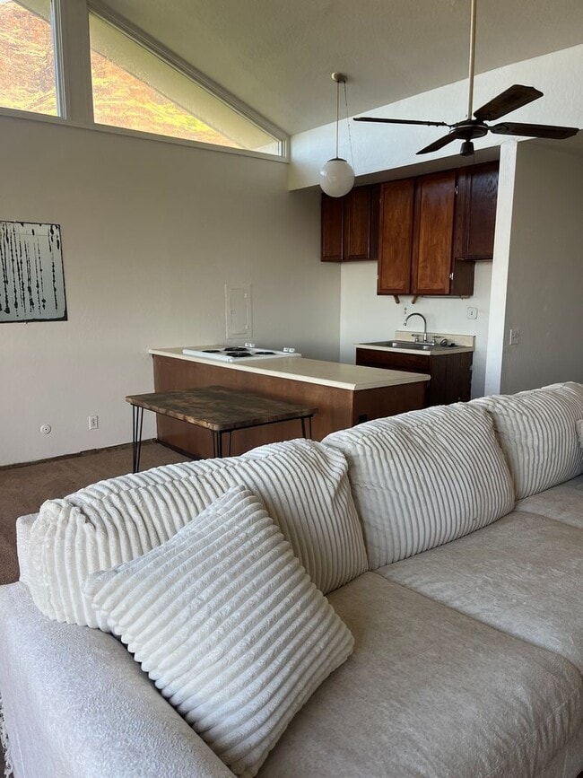 Building Photo - MVP 13C