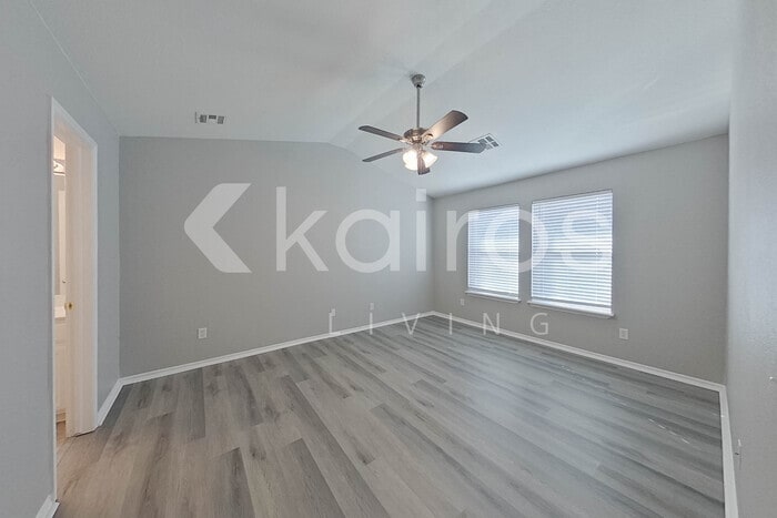 Building Photo - 2720 Edgemere Dr