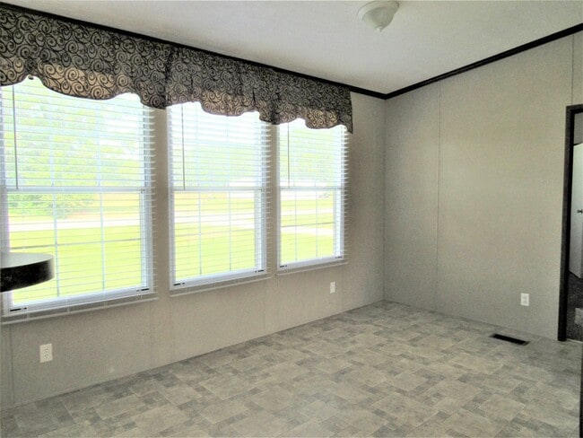 Building Photo - 3 BD 2 BA Country Living