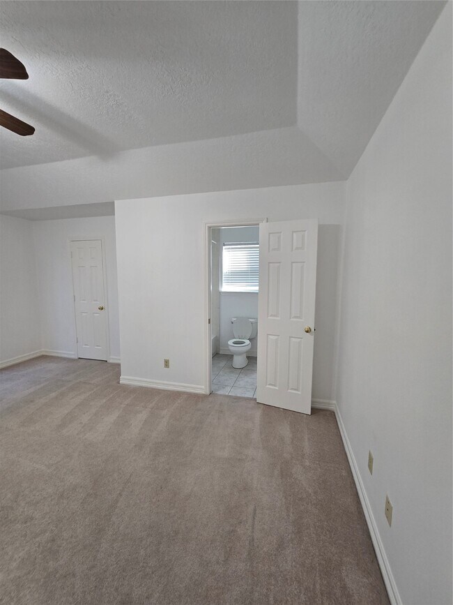 Building Photo - 11207 Iberia Dr