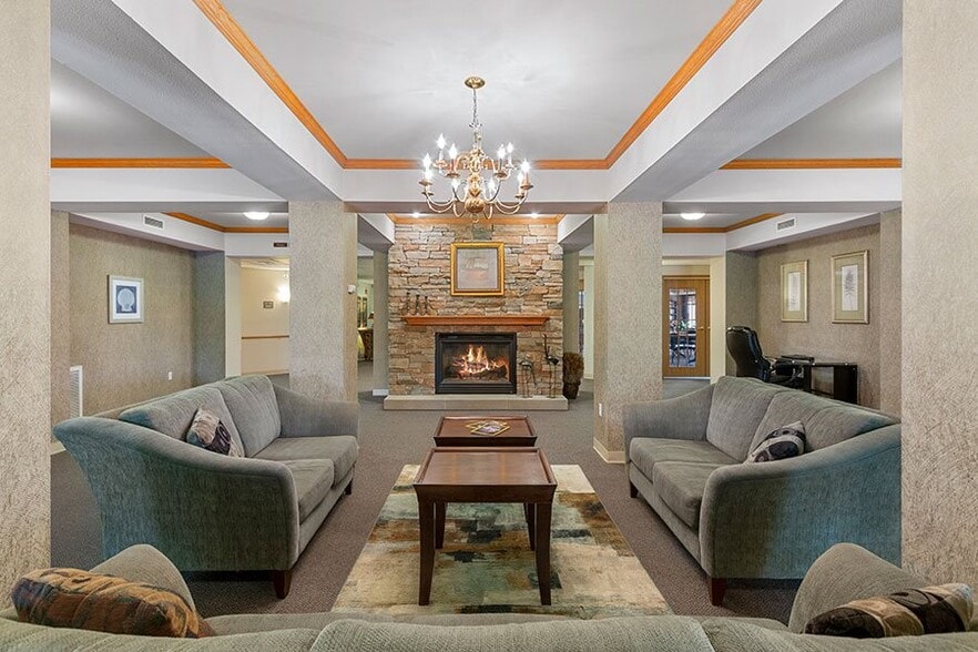 Building Photo - Lakefront Manor Apartments and Villas