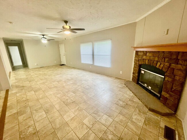 Building Photo - Discover this 4-bedroom, 2-bath home in Claremont, NC