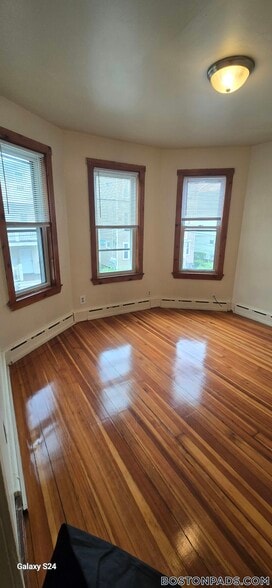 Building Photo - 125 Capen St