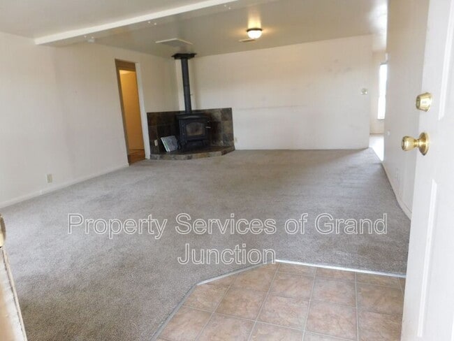 Building Photo - 1278-1215 15 Rd