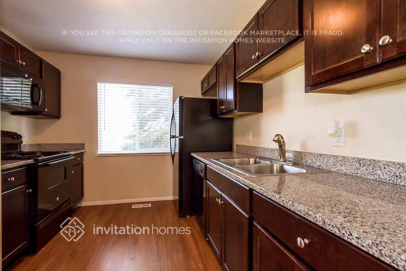 Building Photo - 455 Hickory Pl
