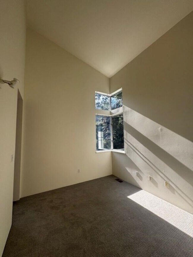 Building Photo - 42 Iron Horse Ln