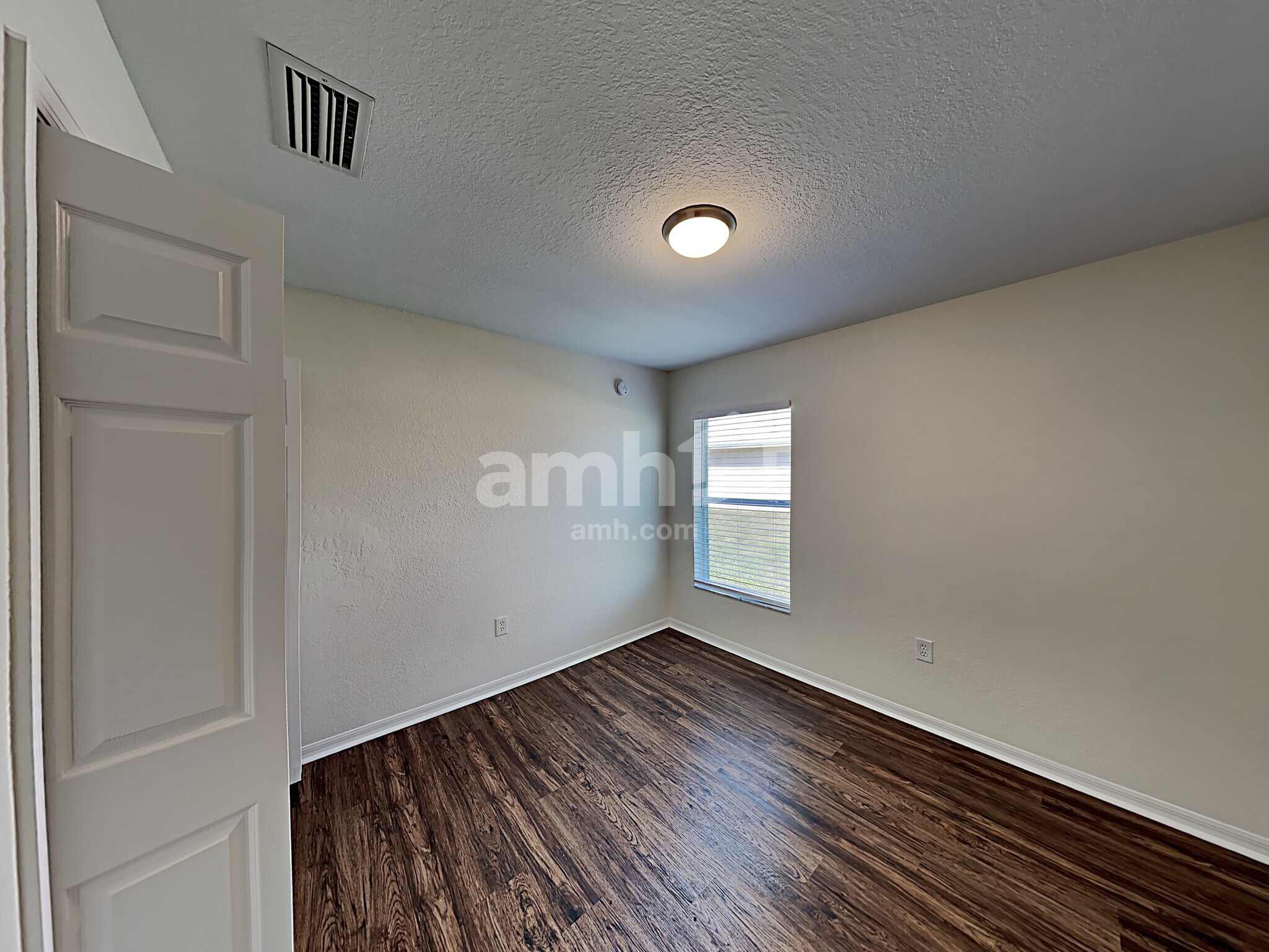 Building Photo - 2207 13th Ave E