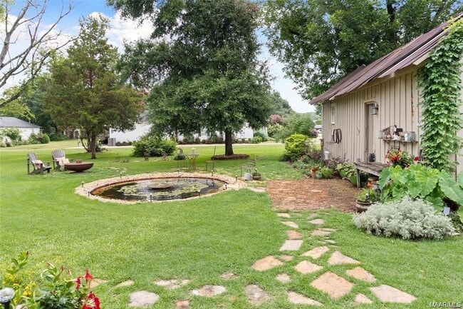 Building Photo - 345 S Washington St