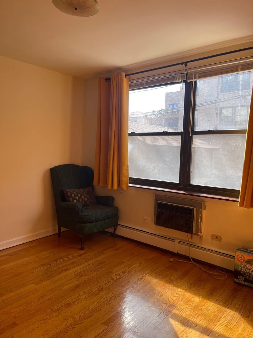 Building Photo - 1239 W Farwell Ave