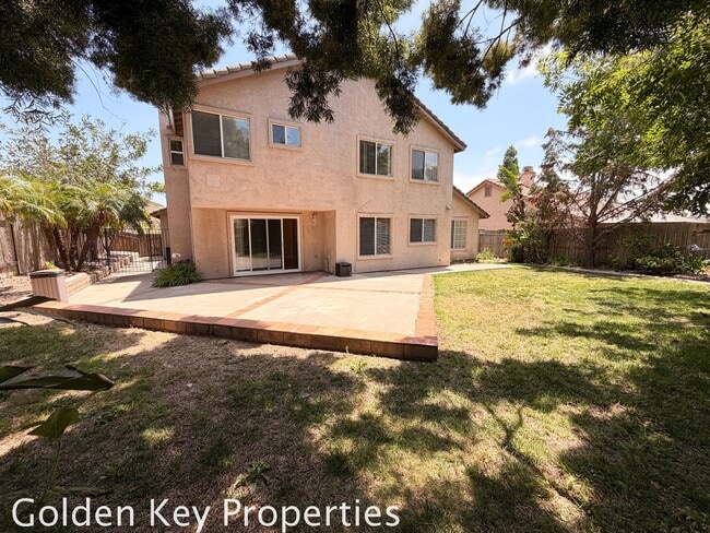 Building Photo - Move-in ready 4 bedroom / 3 bathroom home in Oceanside!