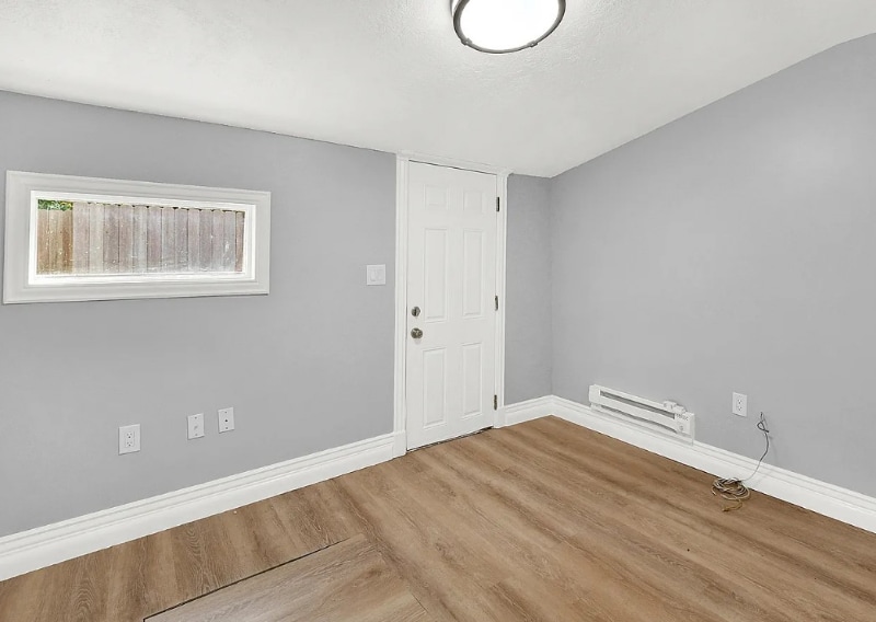 Building Photo - 523 Windsor St