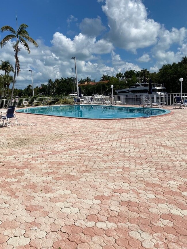 Building Photo - 100 Edgewater Dr