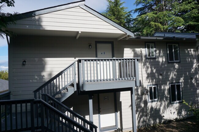 Building Photo - 7218 NE 16th Ave