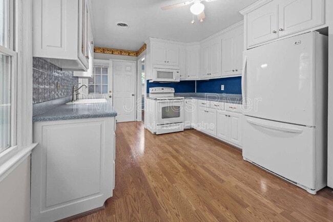 Building Photo - 6866 Sika Ln
