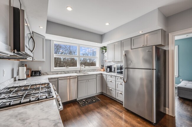 Building Photo - 17 Silva Ct