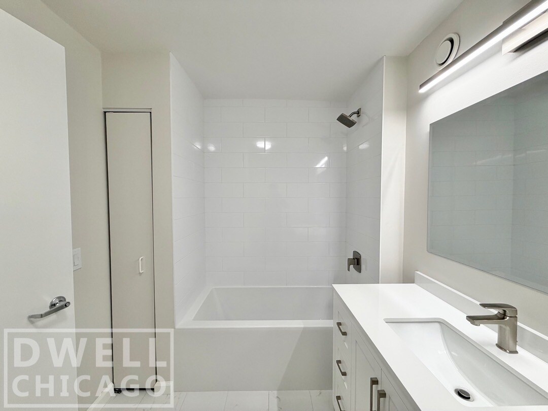 Building Photo - 545 N Dearborn St