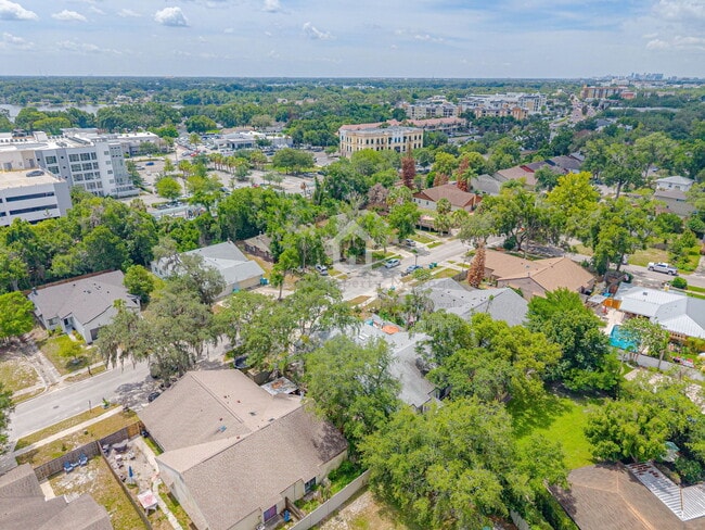 Building Photo - 911 Robinhood Ct