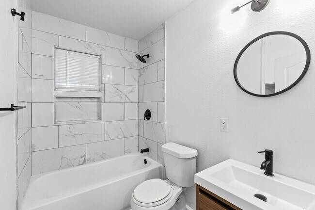 Building Photo - 3038 Weir Ave