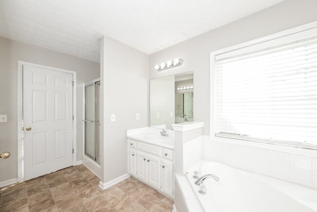 Building Photo - 3600 Biltmore Oaks Dr SE