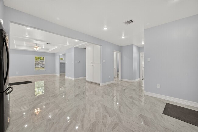 Building Photo - 6928 Apache St