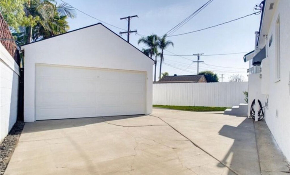 Building Photo - 2432 Belmont Ave