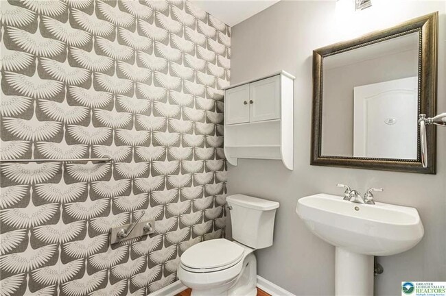 Building Photo - 5985 Saratoga Ln