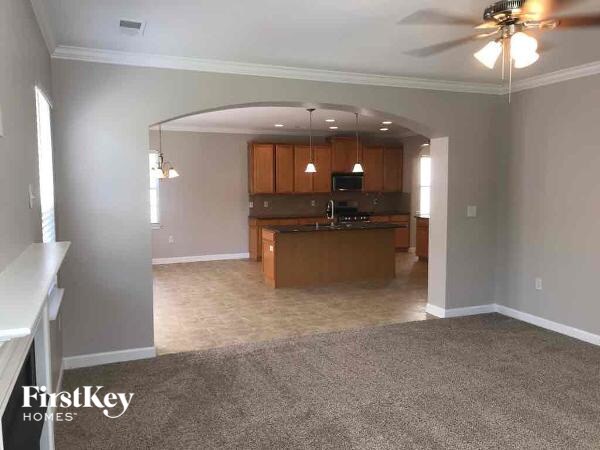 Building Photo - 1443 Bottle Brush Ln