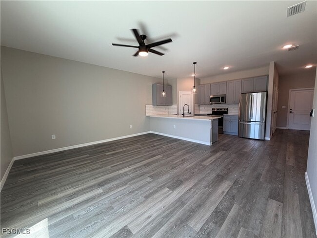 Building Photo - 5205-5207 30th St SW