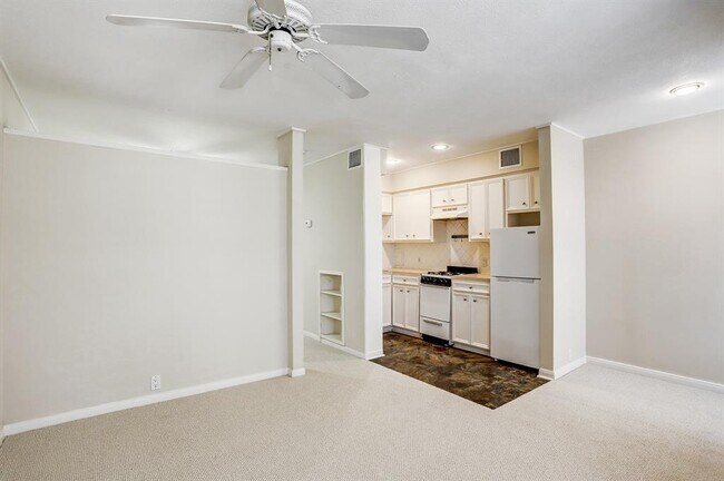 Building Photo - 1901 Whitney St