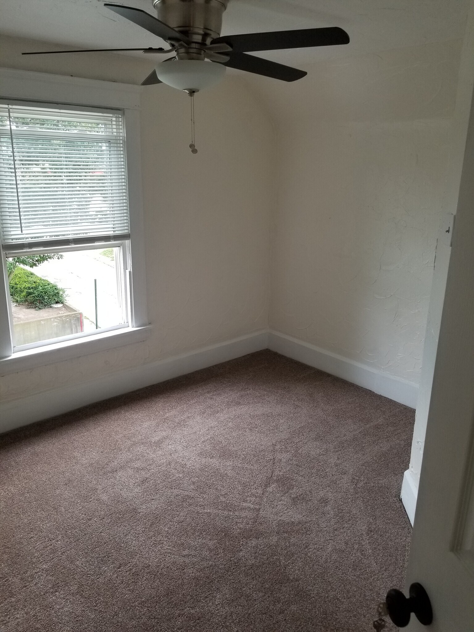 Unit 2 Bedroom - 17 Agate Pl