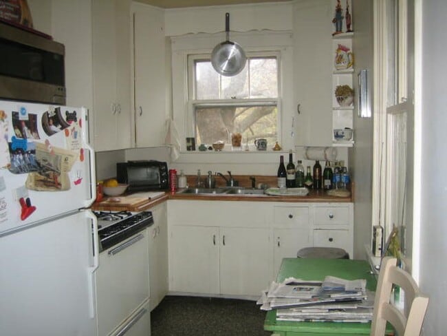 Building Photo - Charming 2 Bedroom House Downtown