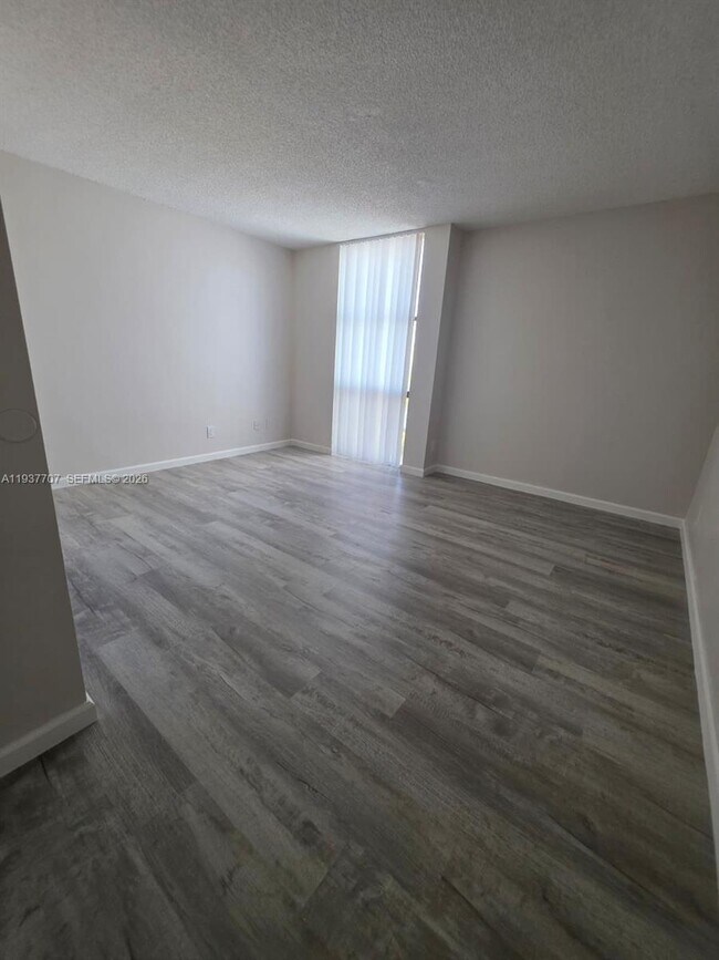 Building Photo - 13499 Biscayne Blvd