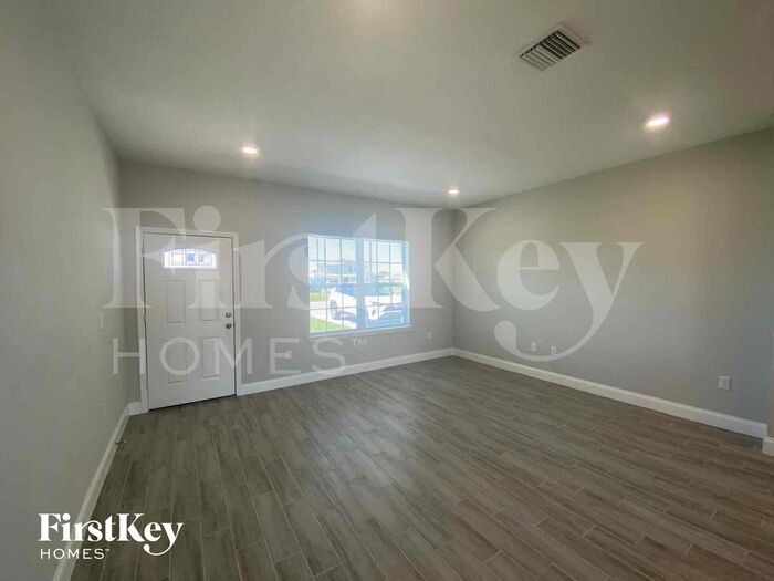 Building Photo - 2190 Rock Dr