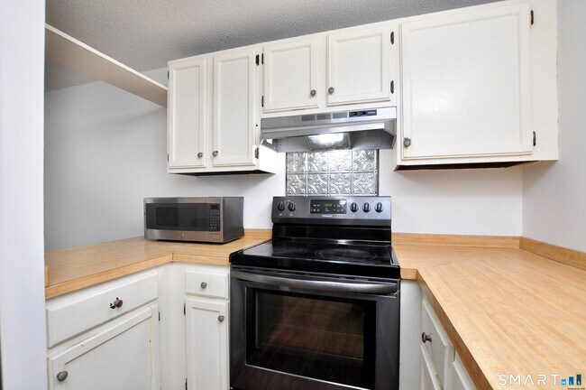 Building Photo - 45 River Colony