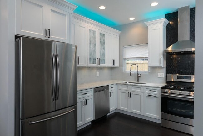 Building Photo - 1340 Oak St