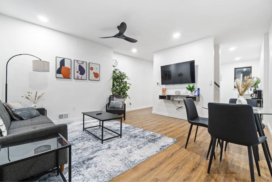 Livingroom - 525 Alpine Ave