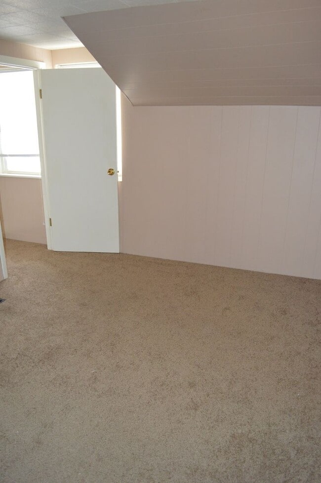 Building Photo - 216 Oak St