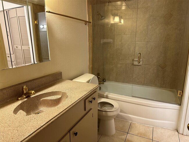 Building Photo - 2711 Briarhurst Dr