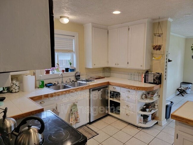 Building Photo - 943 NW 11th St