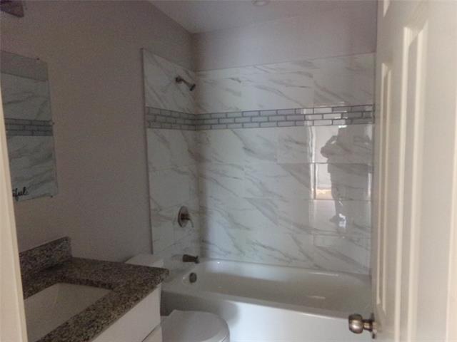 Building Photo - 1241 Sleepy Hollow Dr