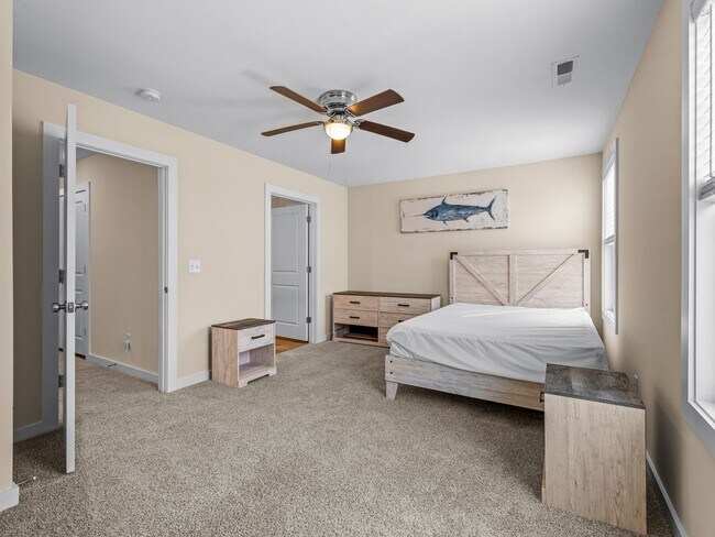 Building Photo - Townhome in Sneads Ferry