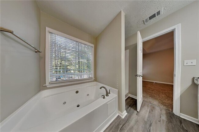 Building Photo - 204 Leighs Grove Ct